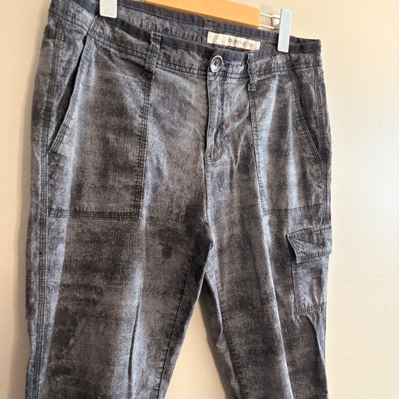 DKNY Stone Wash Charcoal Cotton Cargo Capris - Picture 4 of 14